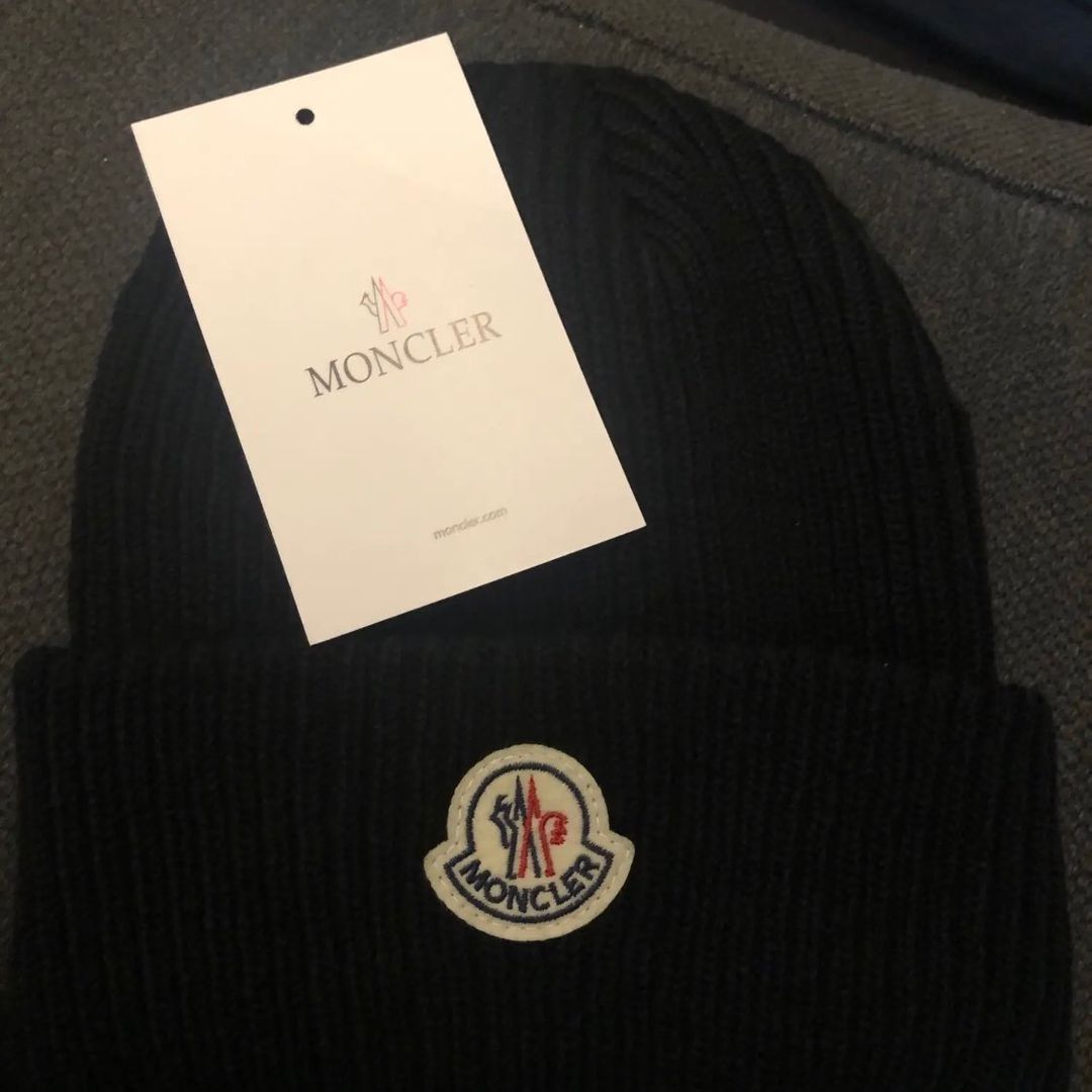 Moncler hue