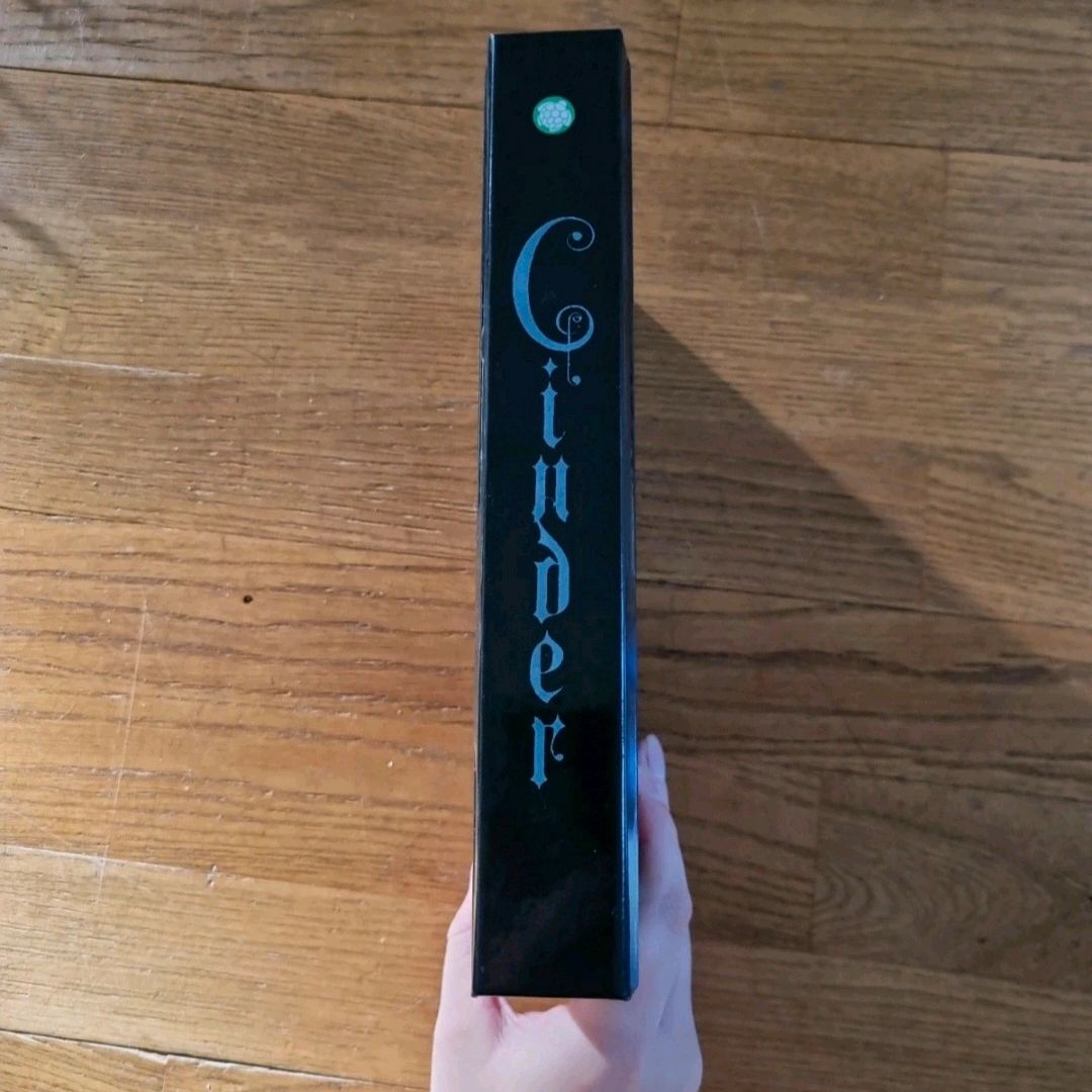 Cinder-Marissa Meyer