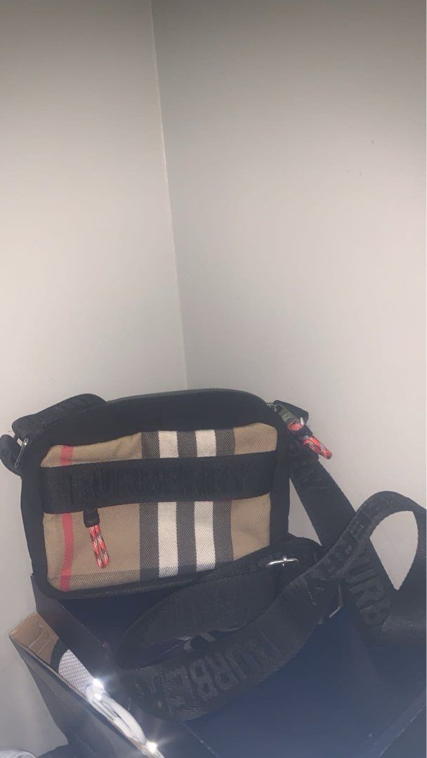 Burberry sidebag