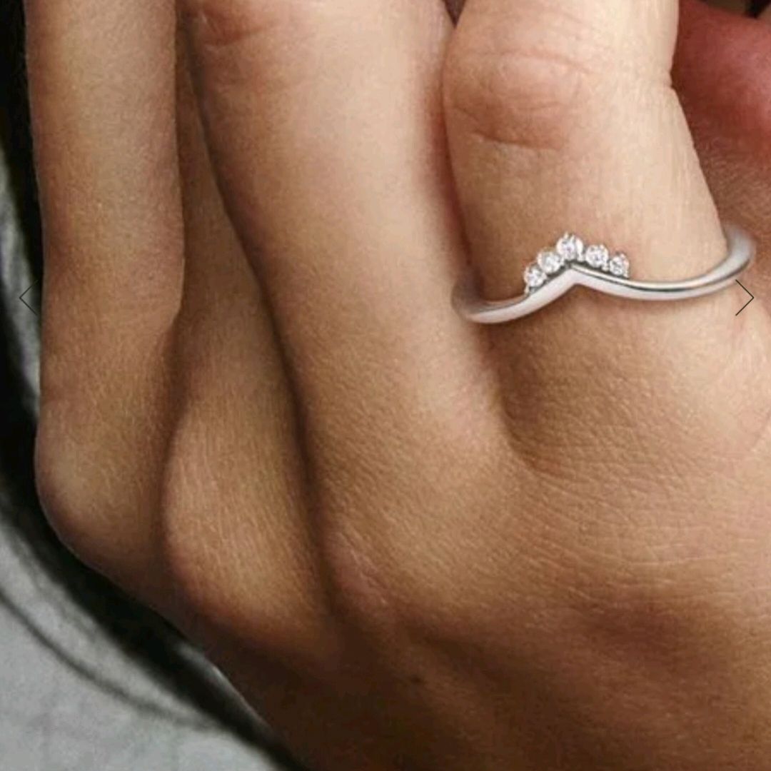 Tiara Wishbone ring