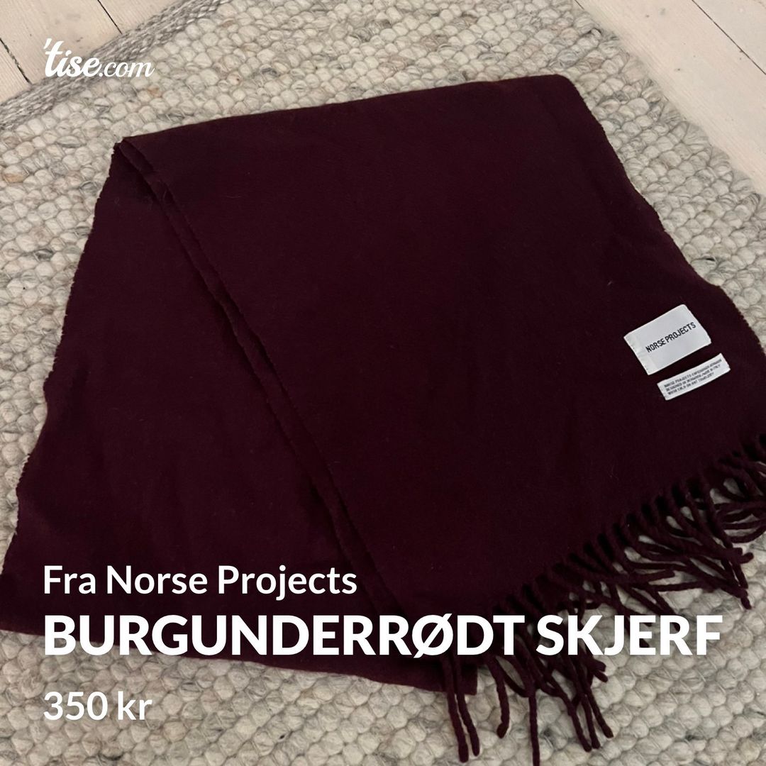 Burgunderrødt skjerf