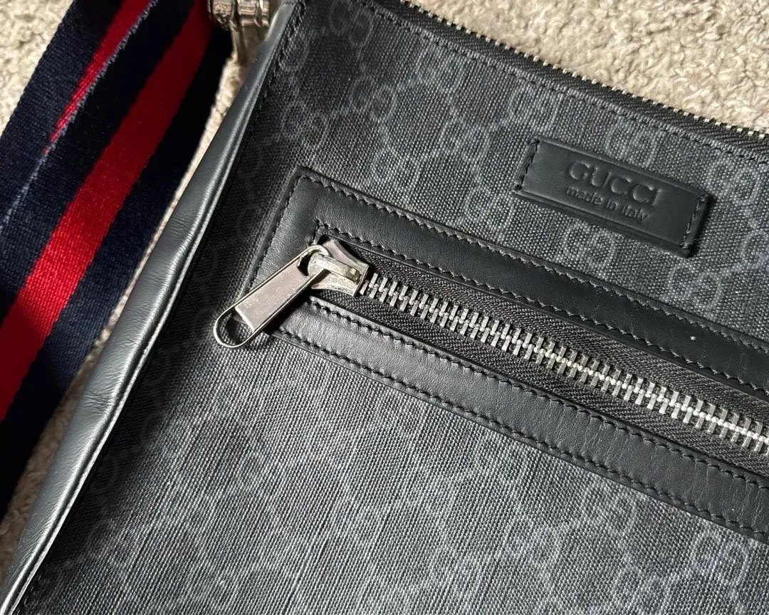 Gucci messenger bag