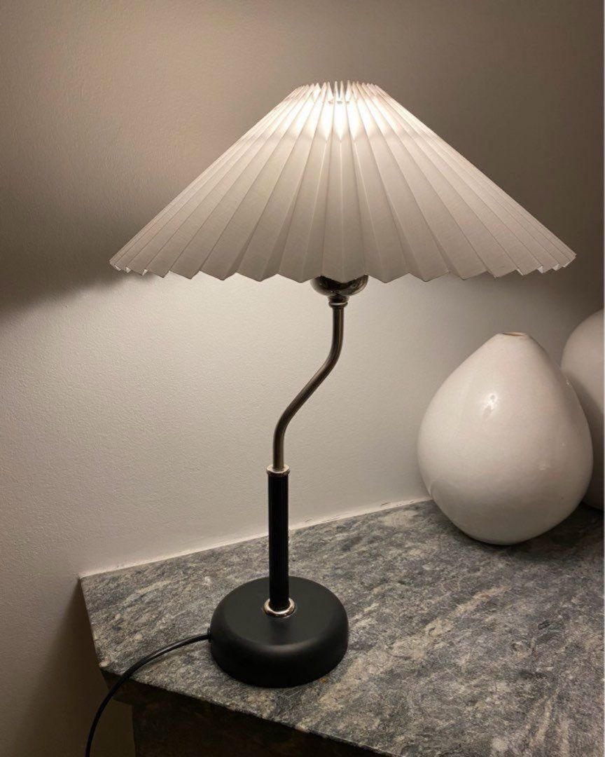 Bordlampe med skjerm