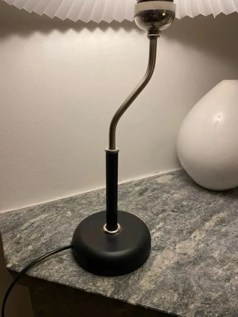 Bordlampe med skjerm