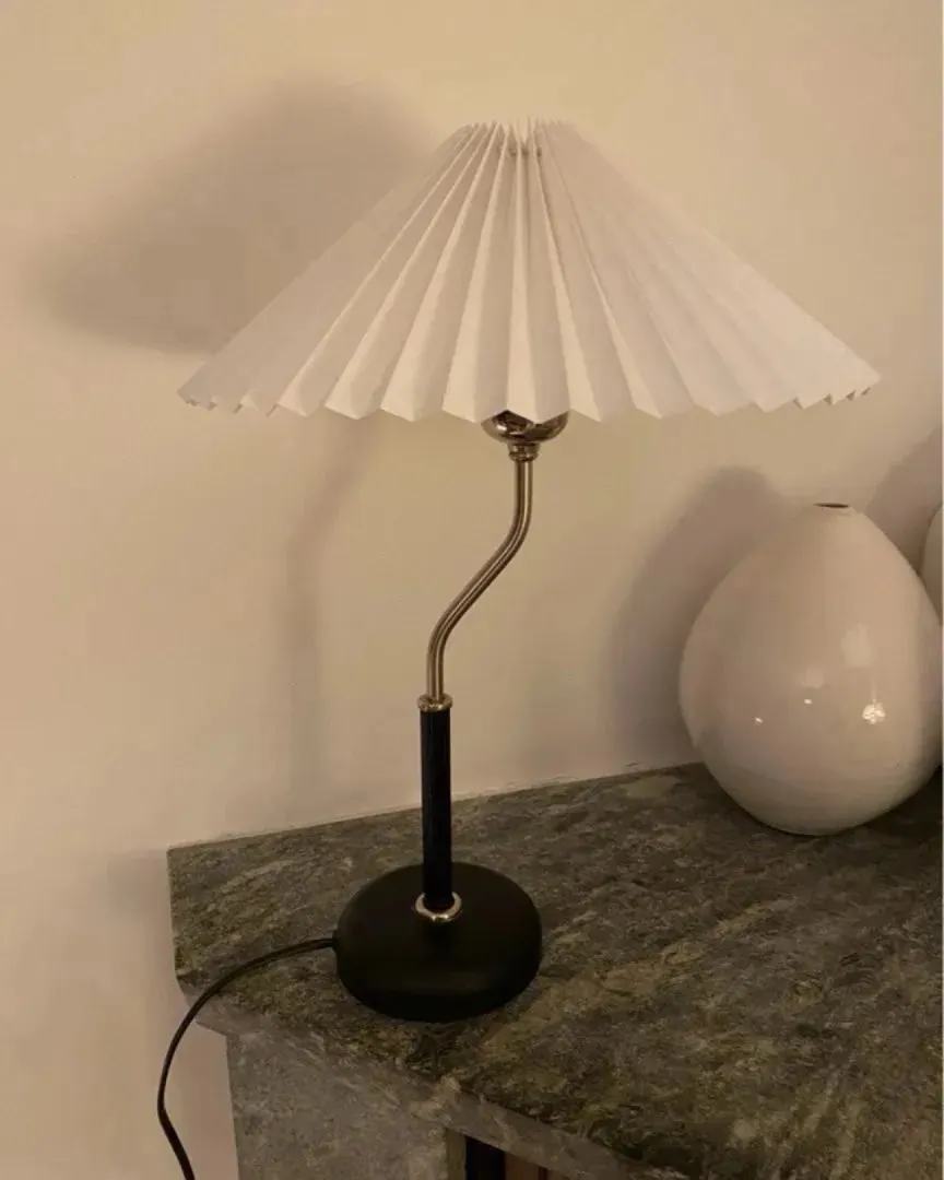 Bordlampe med skjerm