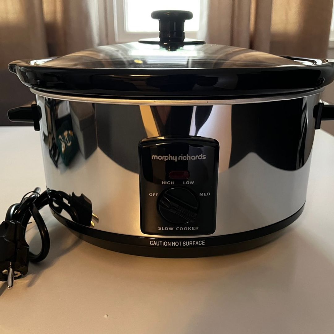 Slow cooker