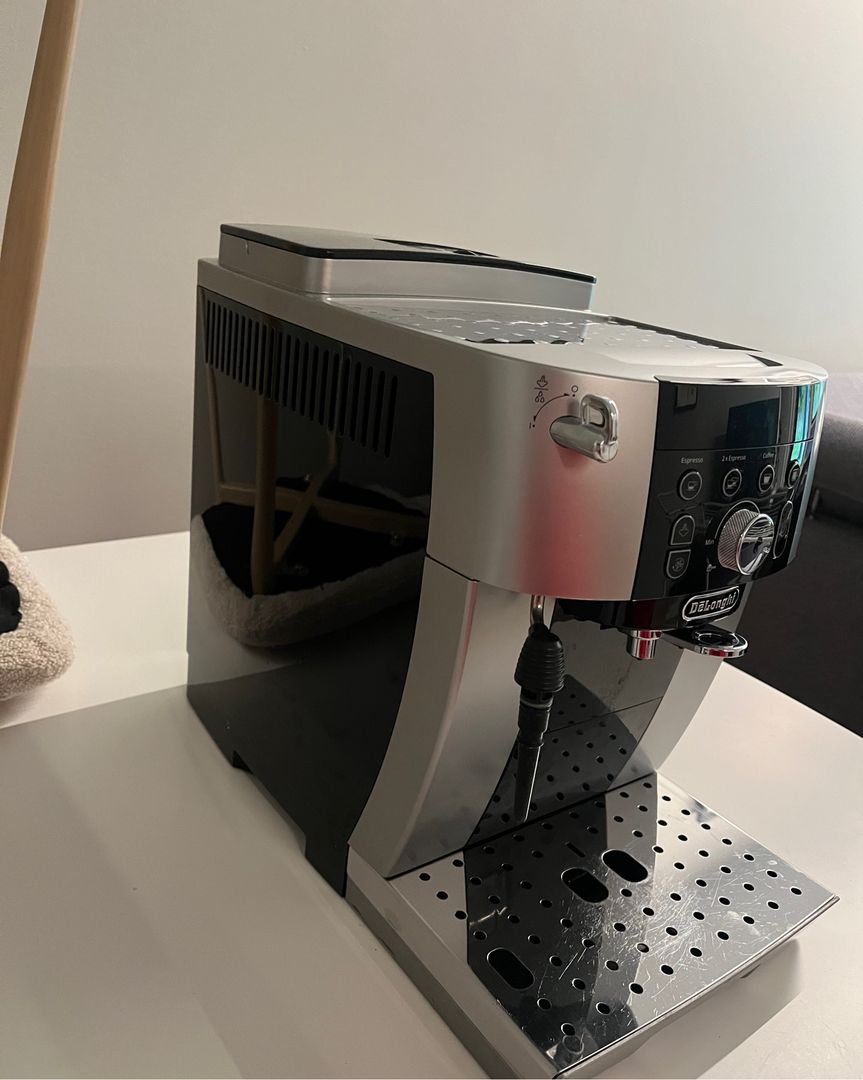 Delonghi magnifica