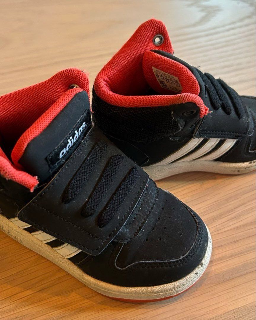 Adidas Sneakers