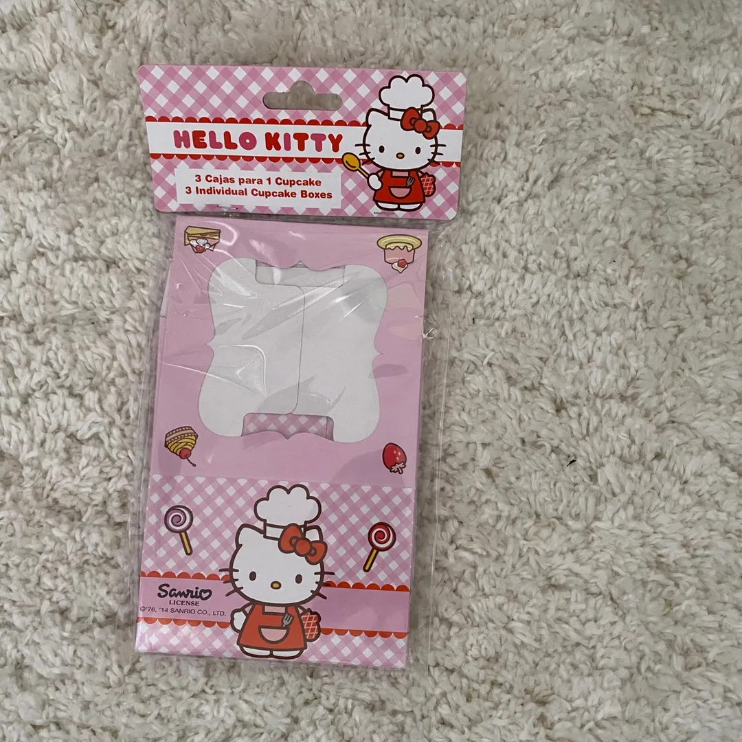 Hello kitty cupcake