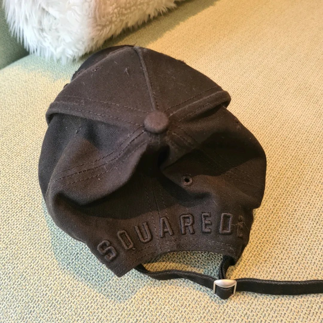 DSQUARED2 CAPS