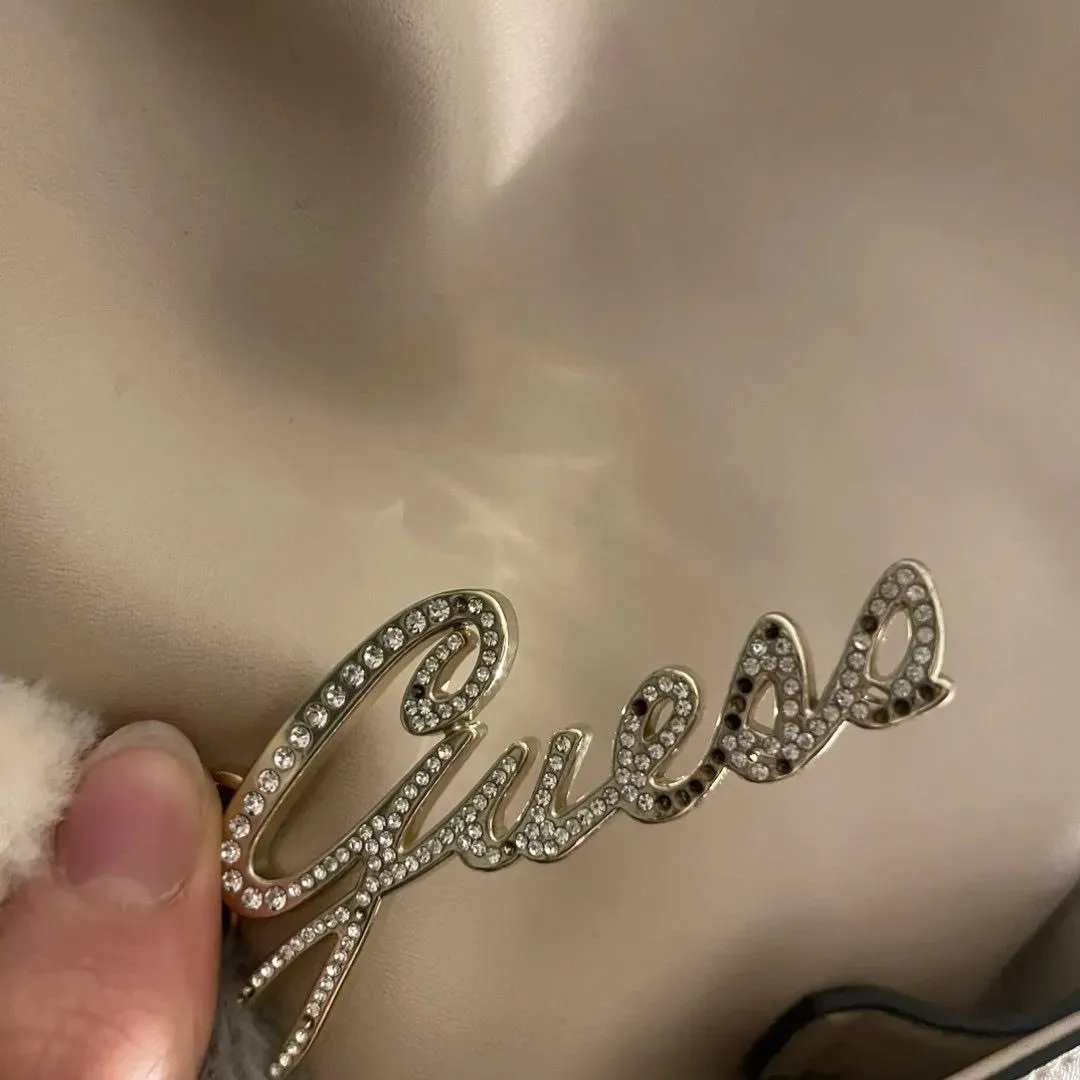 Guess reppu