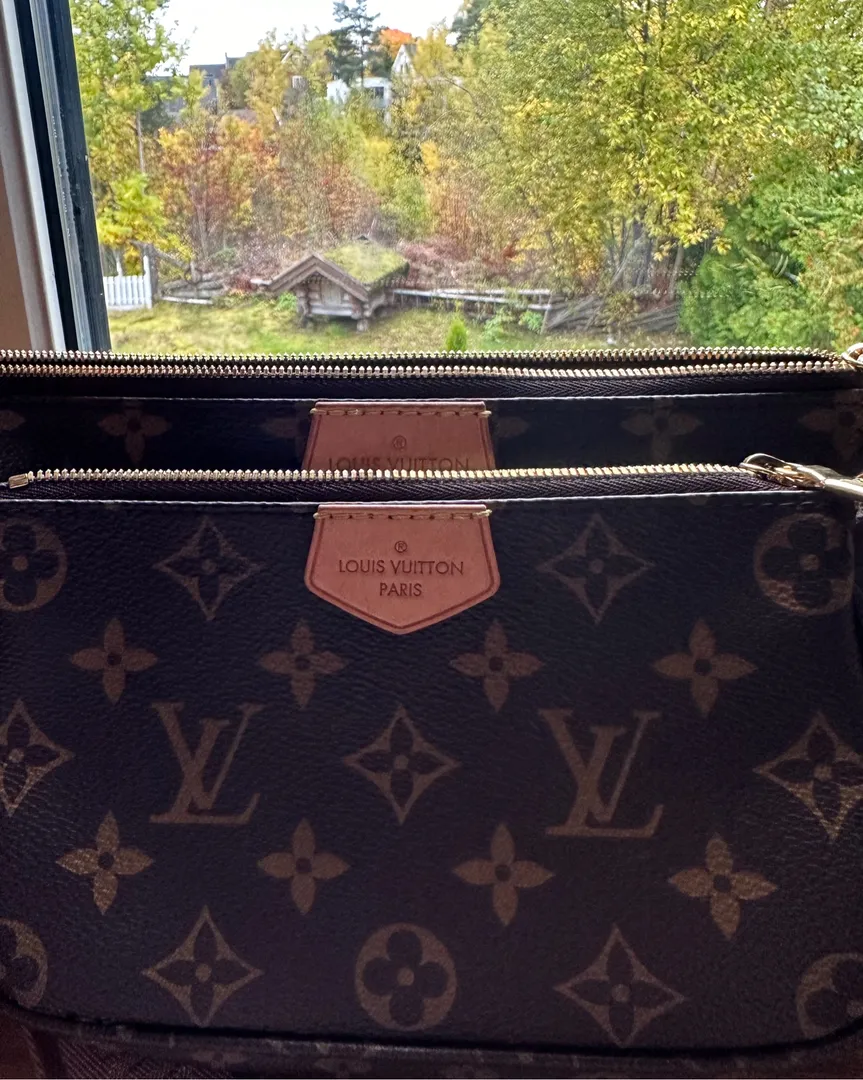 LV Multi Pochette