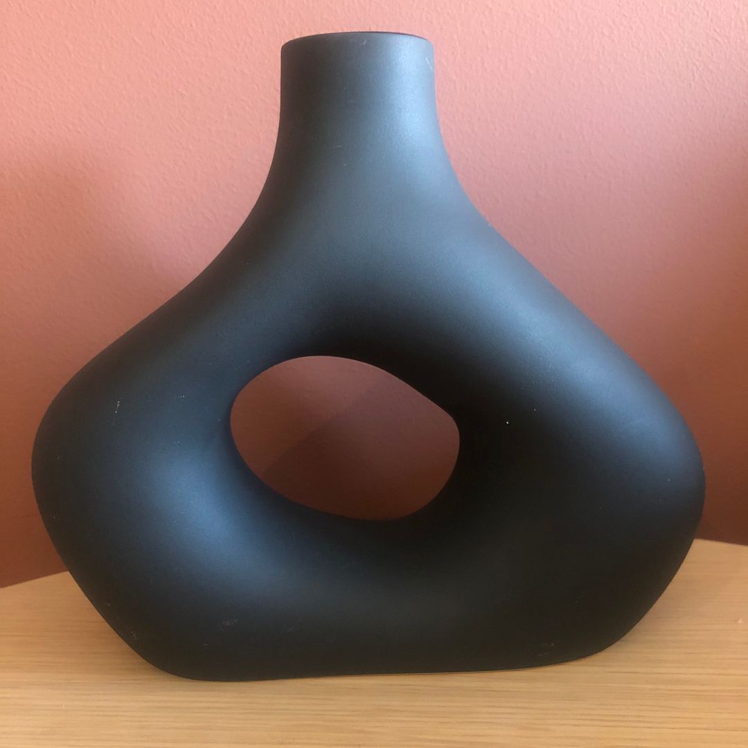 Moderne svart vase