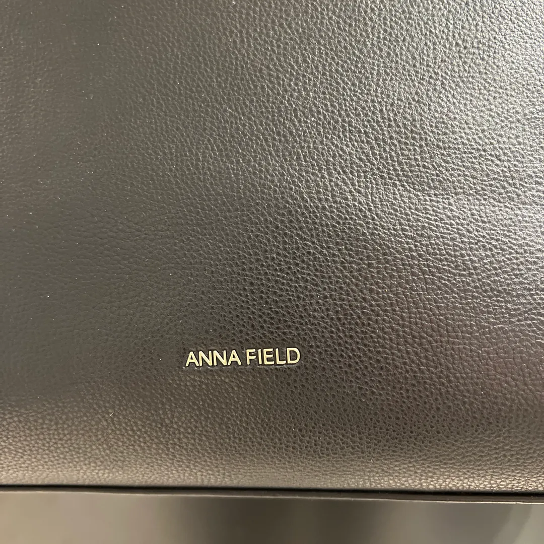 Anna field