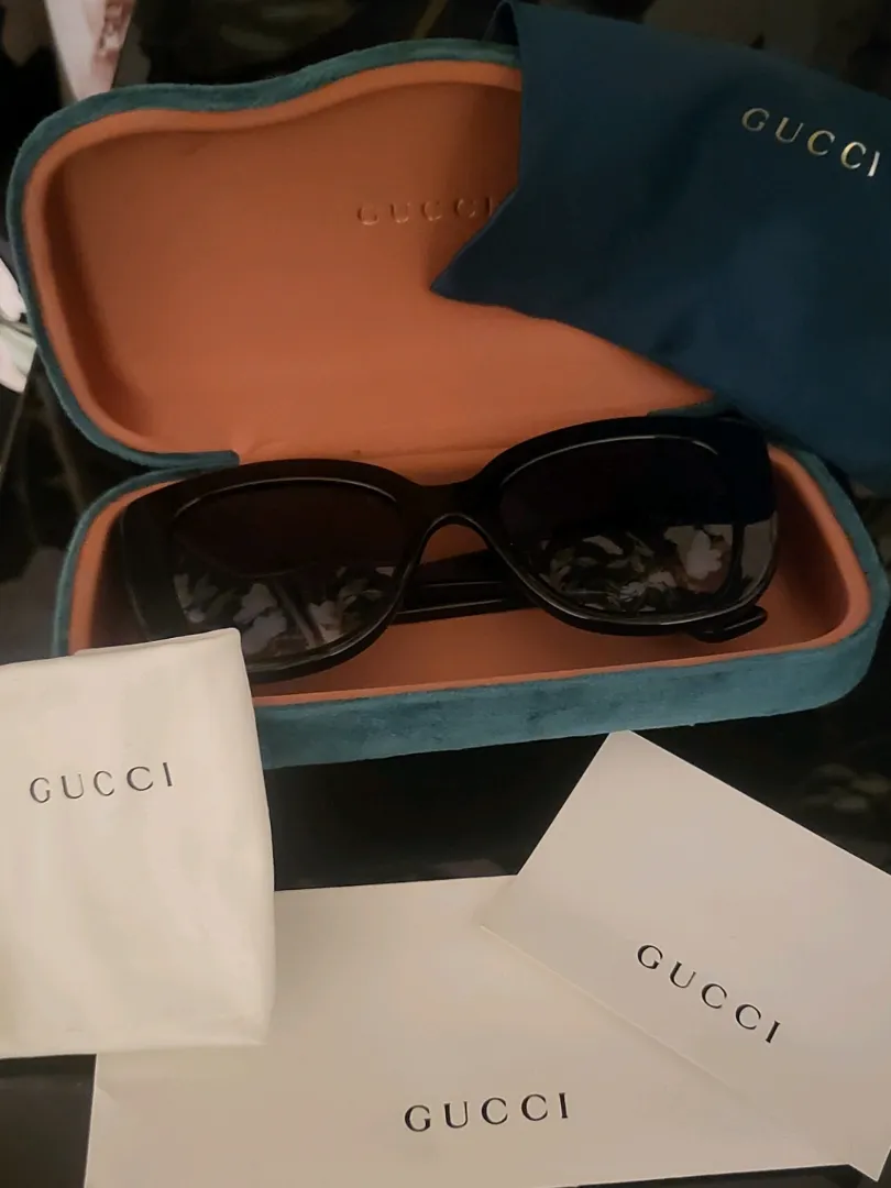 Gucci Aurinkolasit