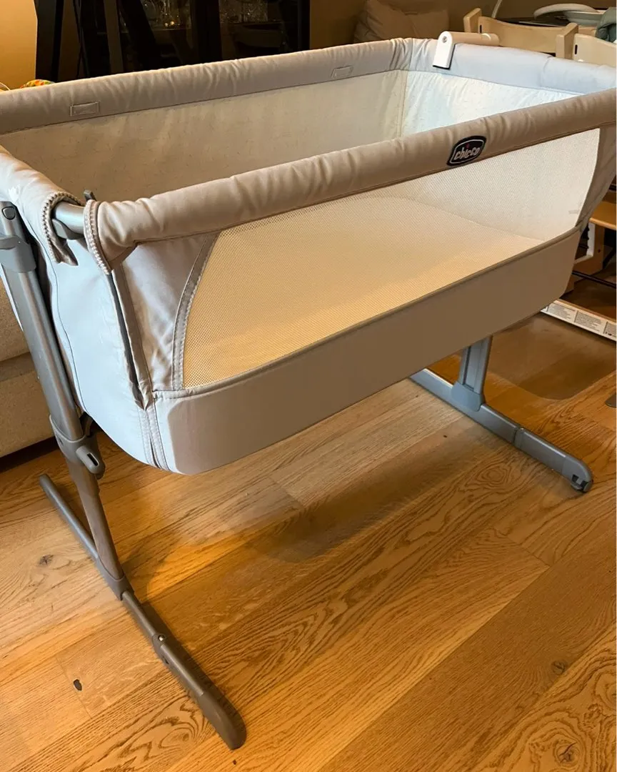 Chicco bedsidecrib