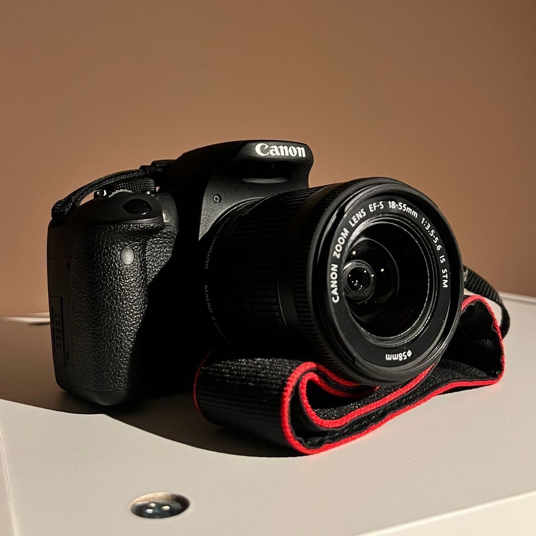 Canon EOS 700D