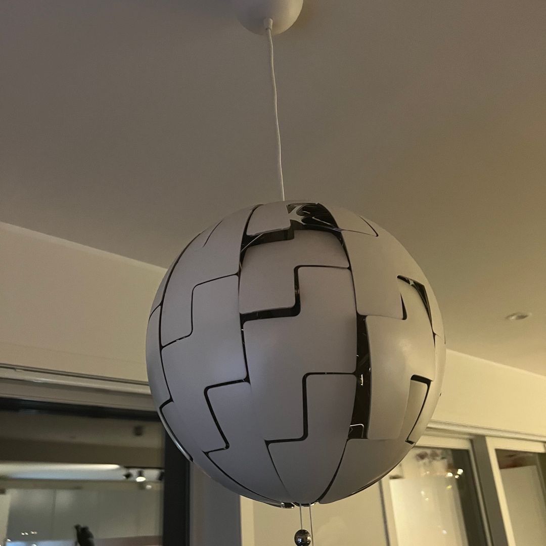 «Ufo» lampe fra ikea