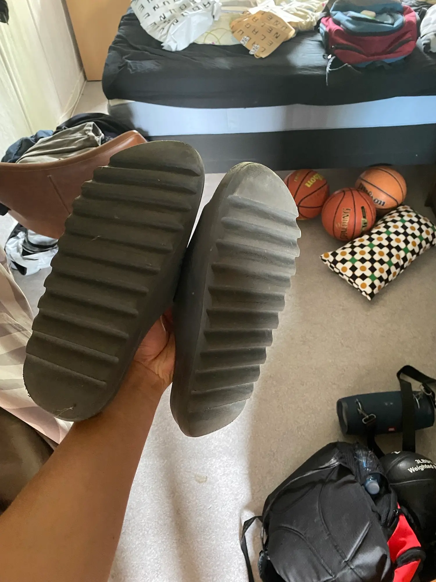 Yeezy sandaler