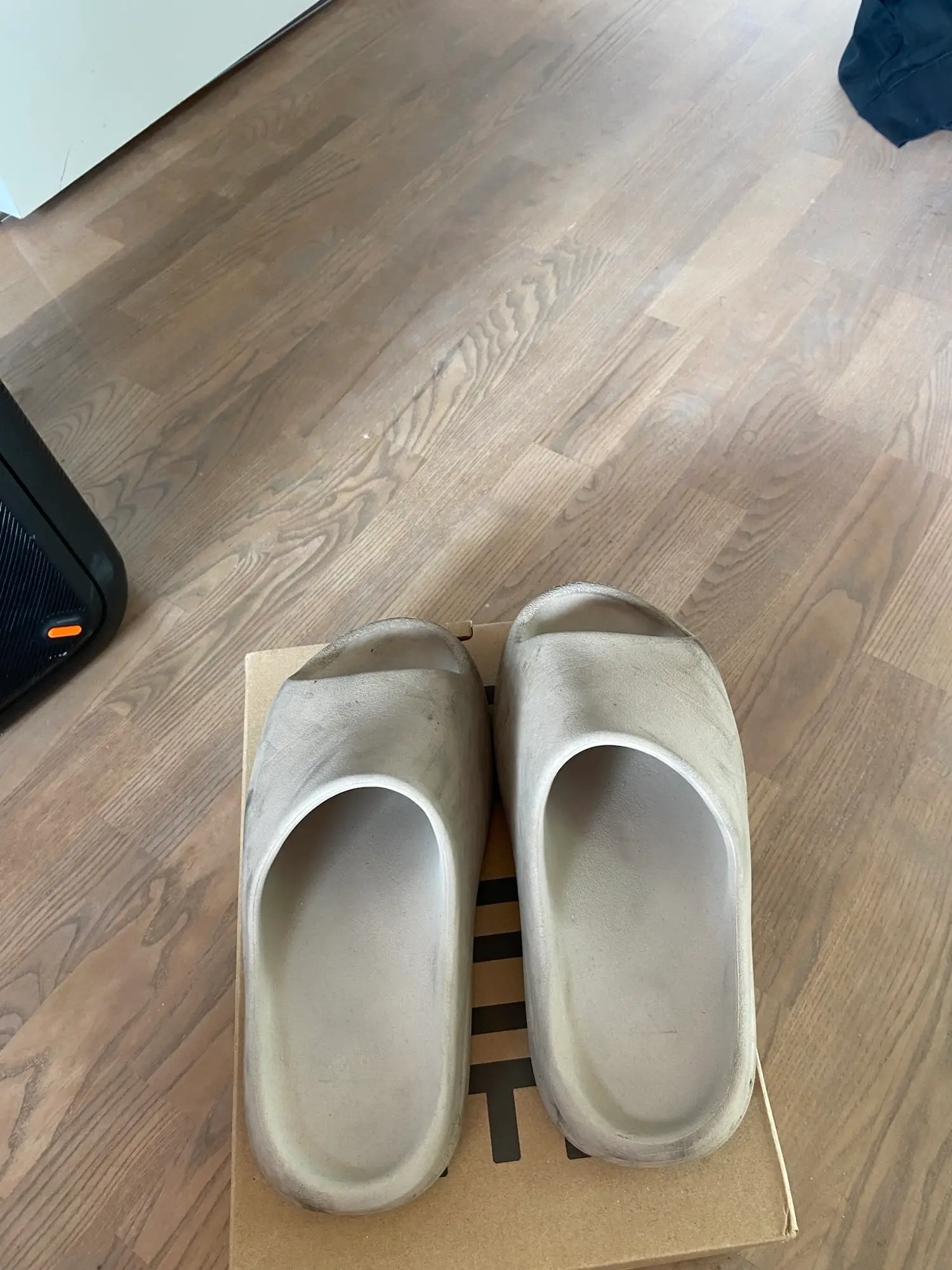 Yeezy sandaler