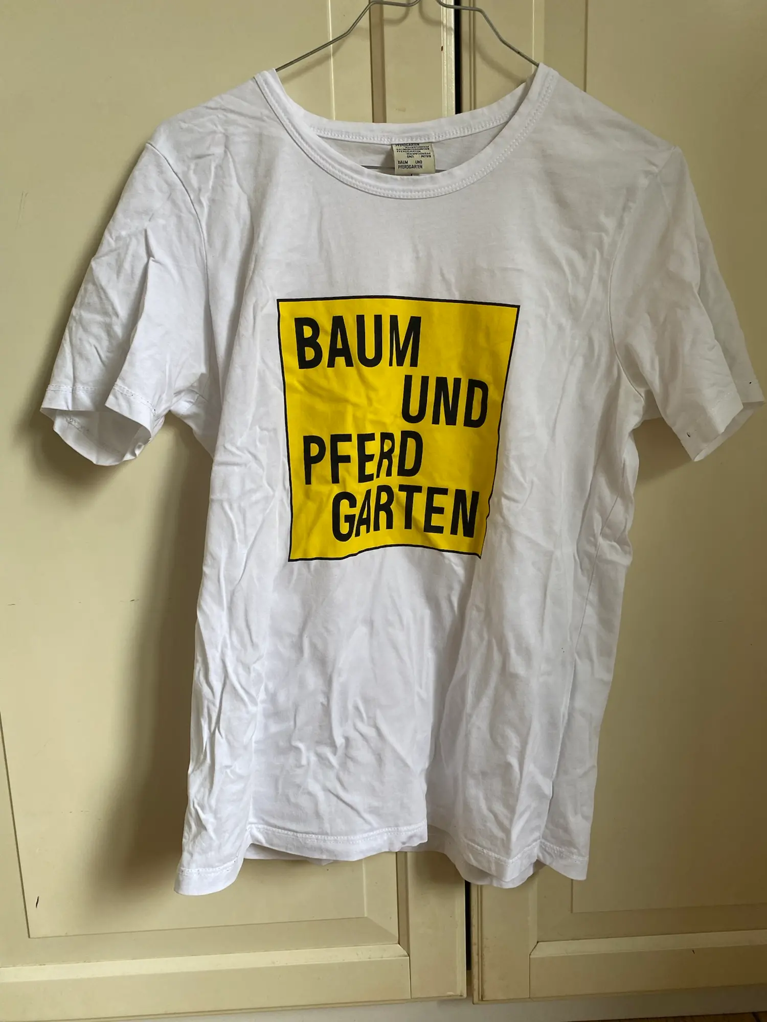 Baum und Pferdgarten t-shirt