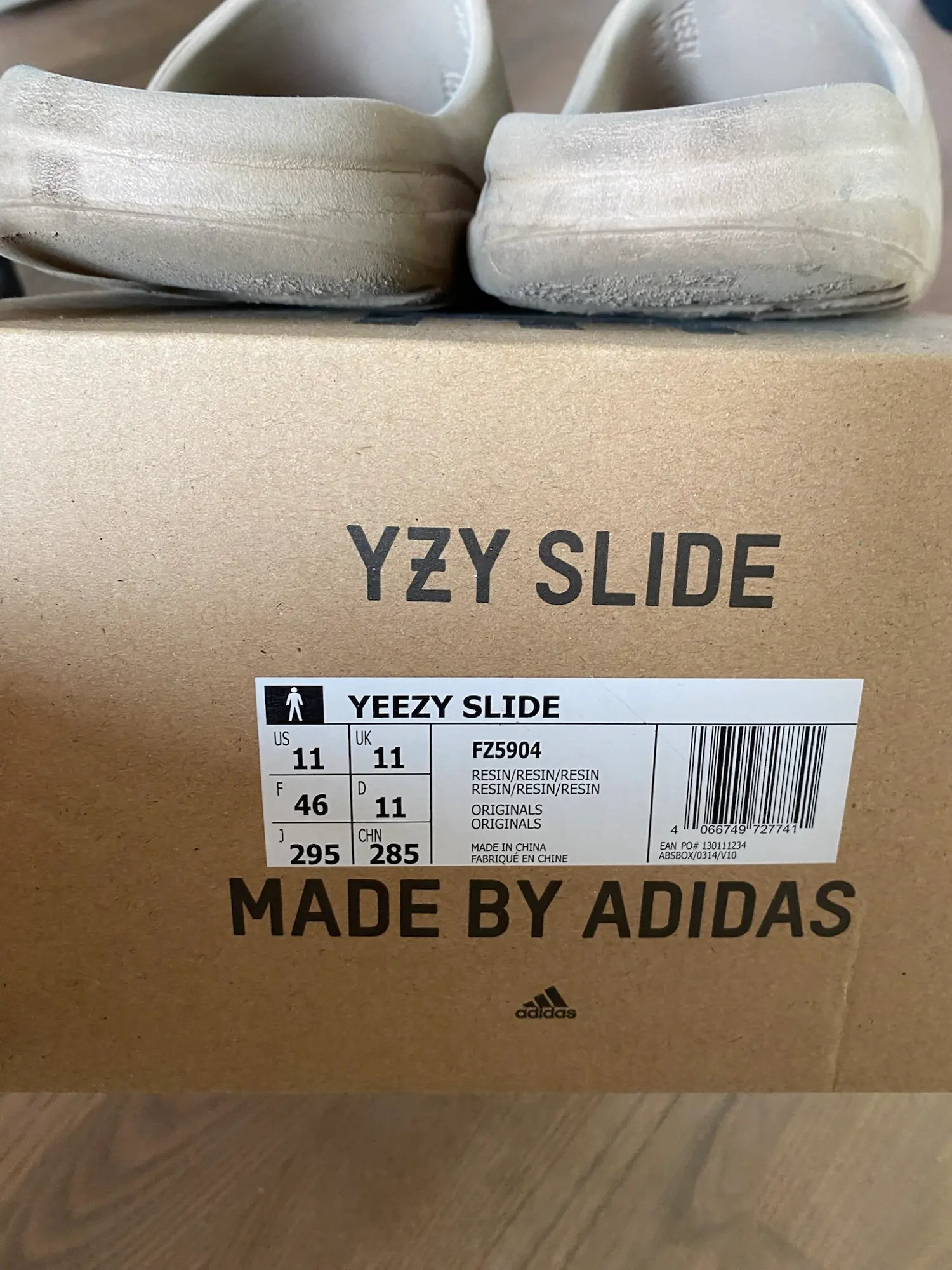 Yeezy sandaler