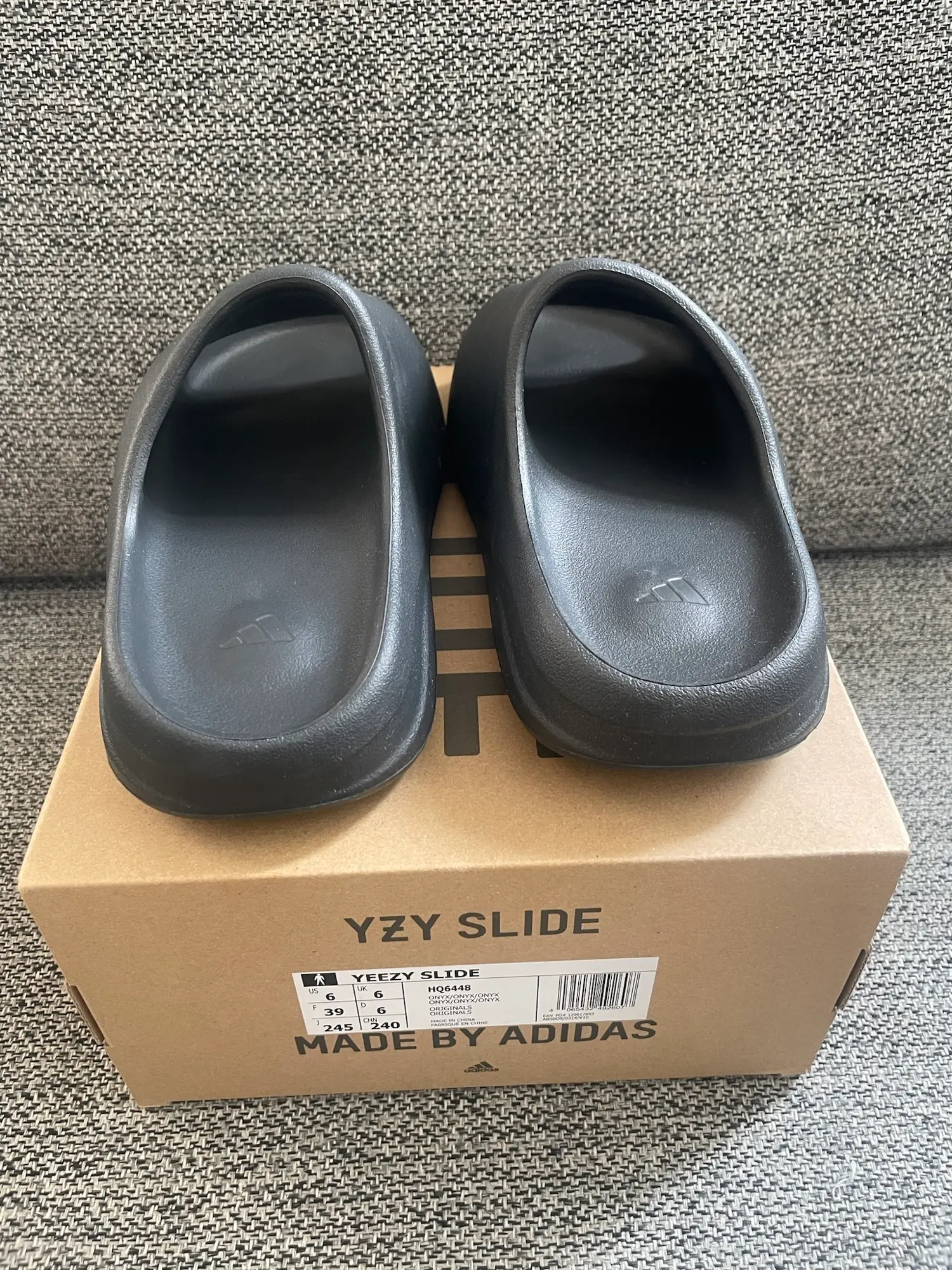 Yeezy sandaler