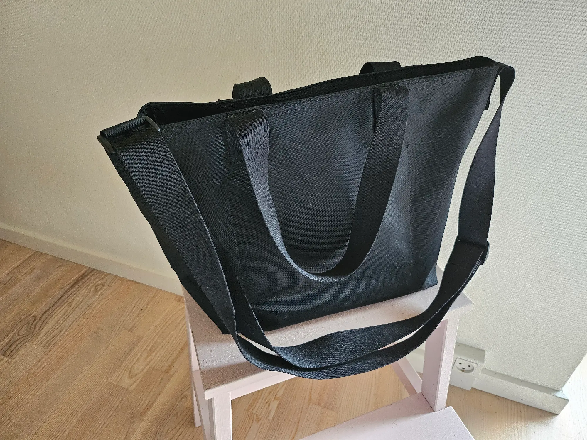 Calvin Klein Jeans totebag  mulepose