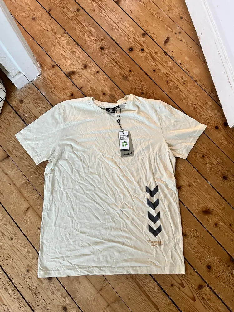 Hummel t-shirt