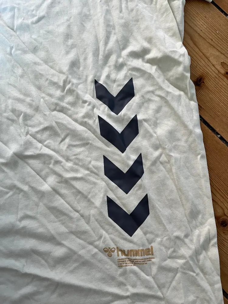 Hummel t-shirt