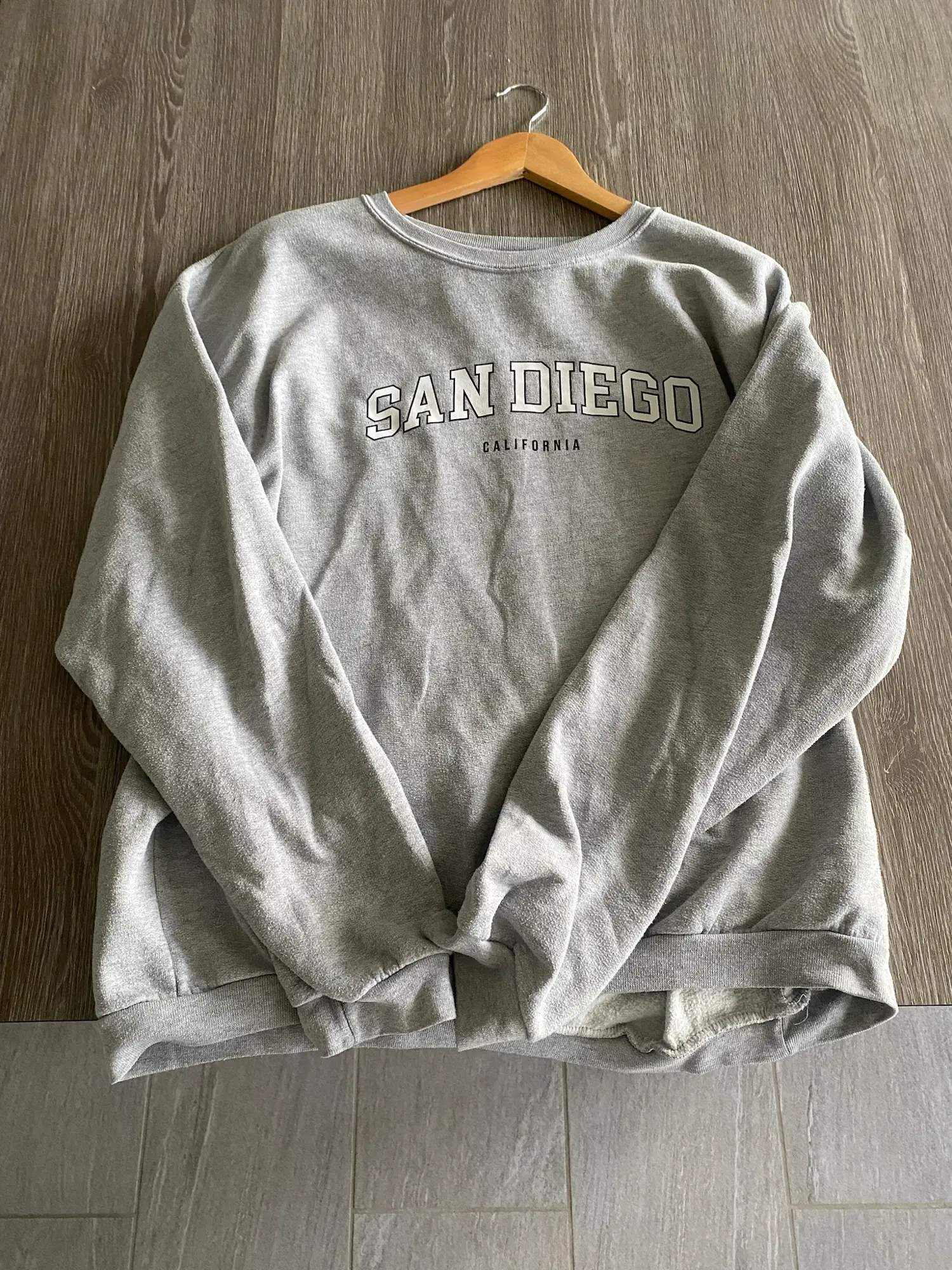 Globe studios sweatshirt