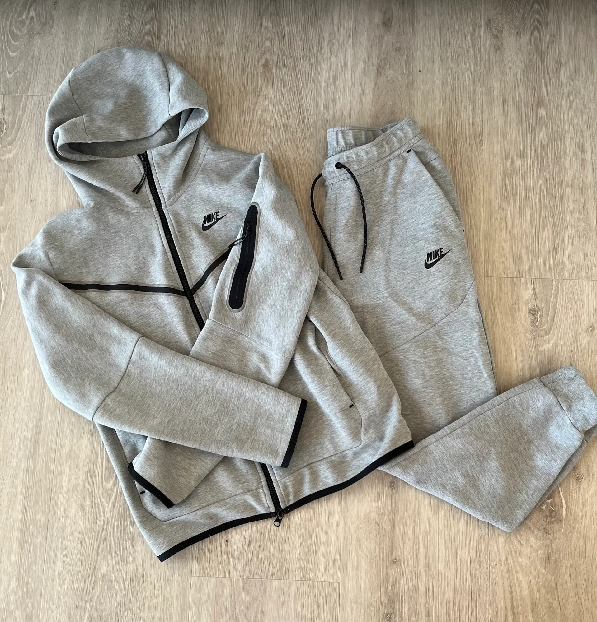 Nike Tech Fleece hættetrøje