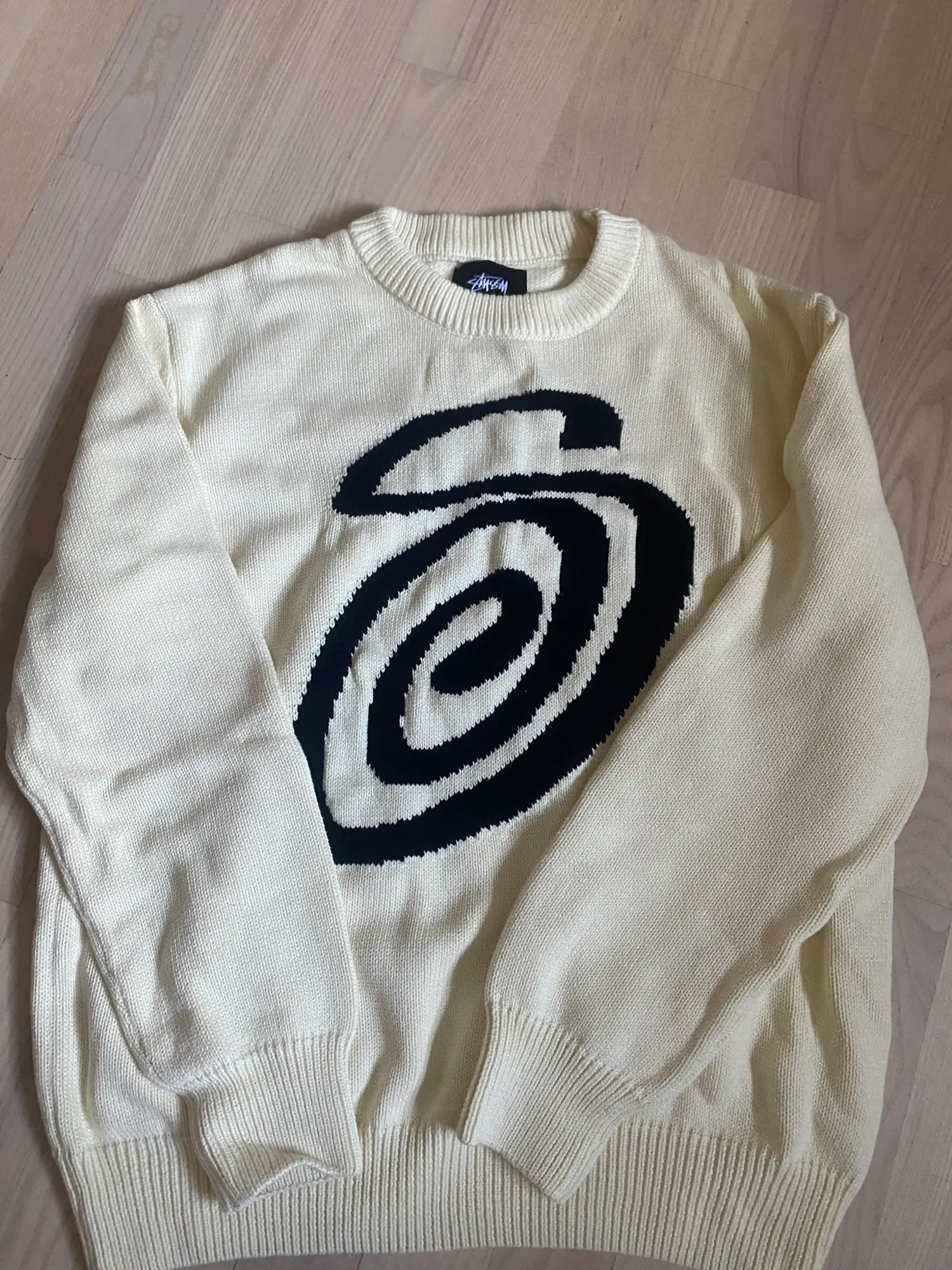 Stussy striktrøje