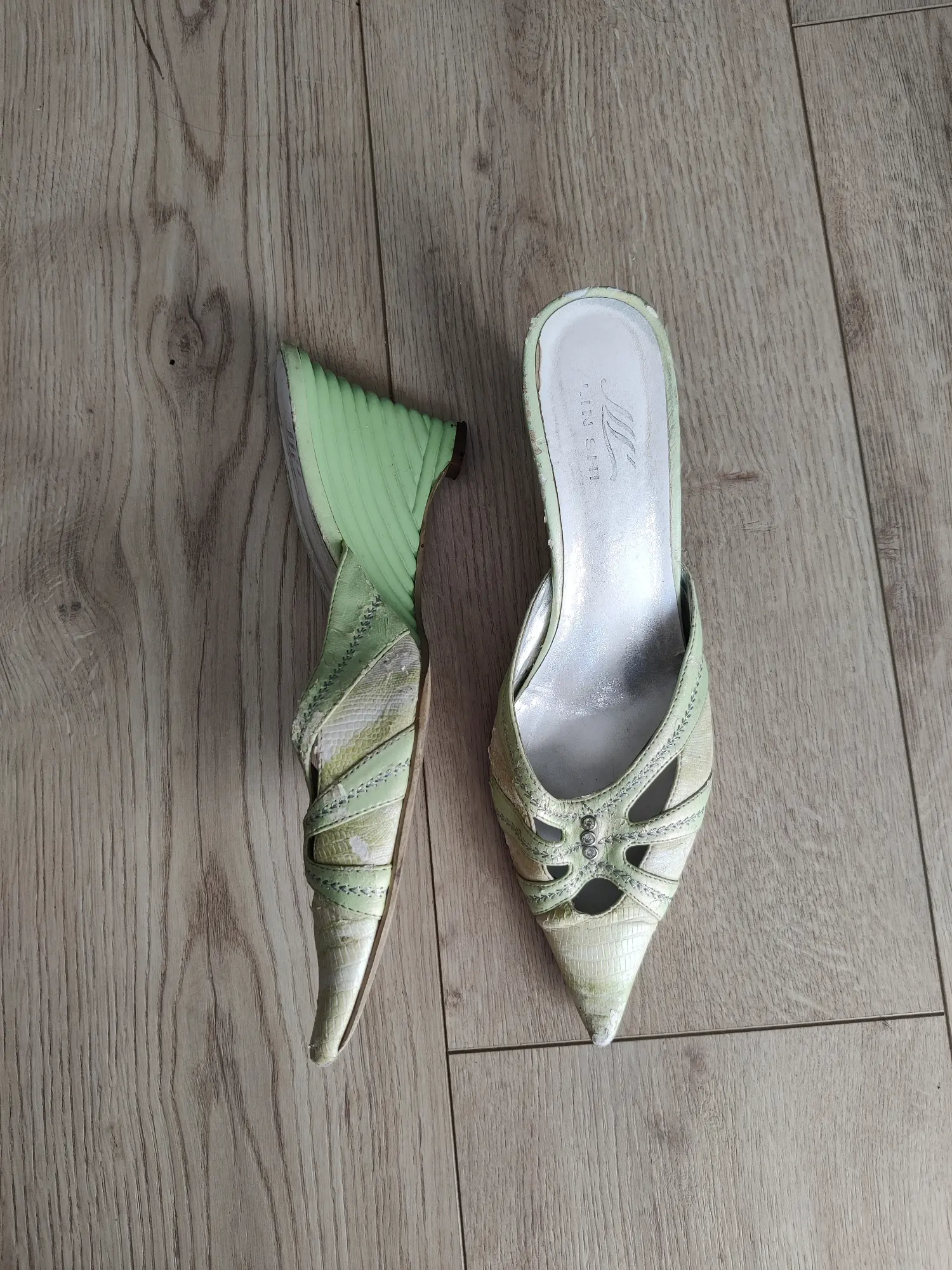 One Vintage heels