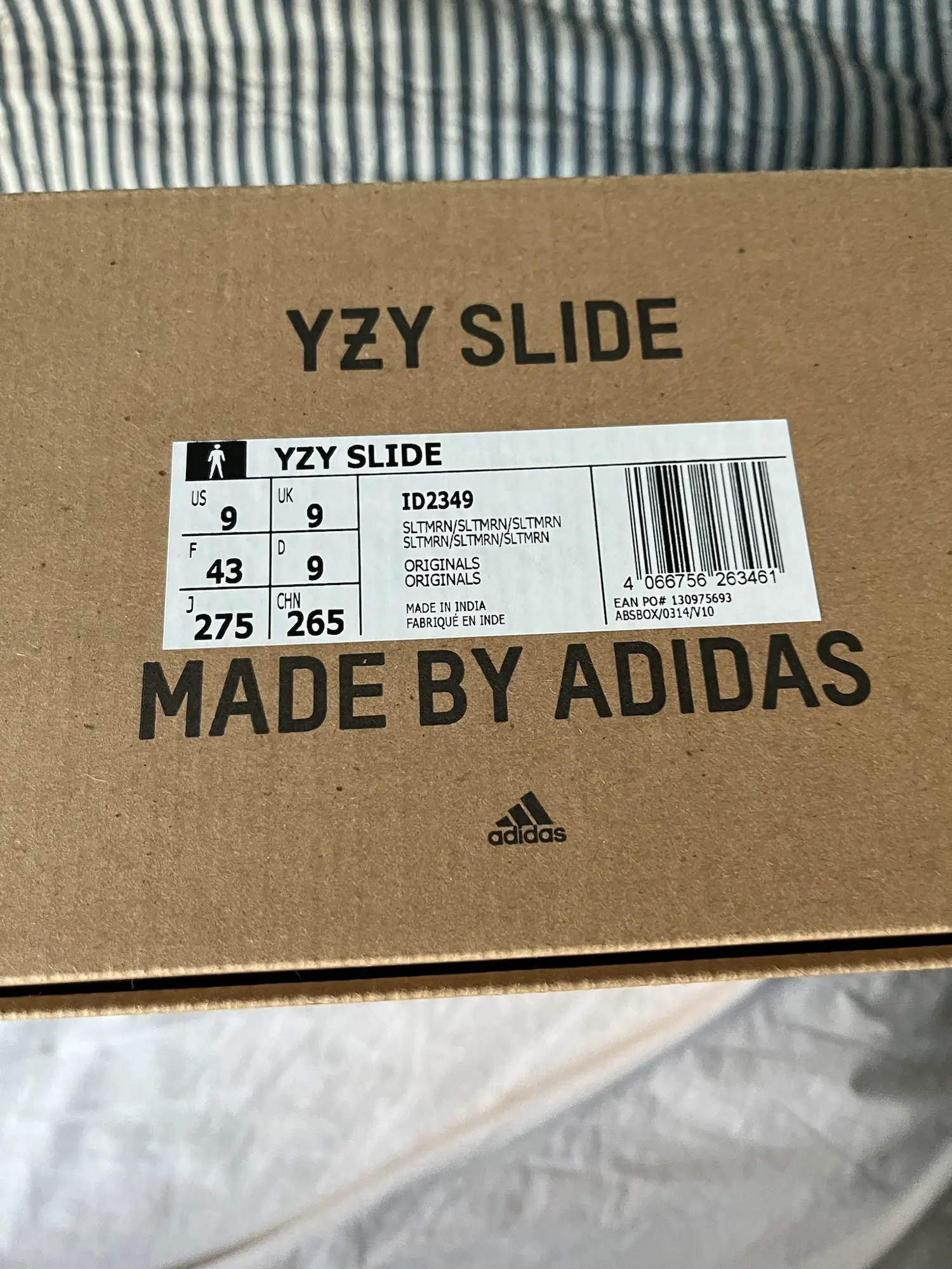 Yeezy sandaler