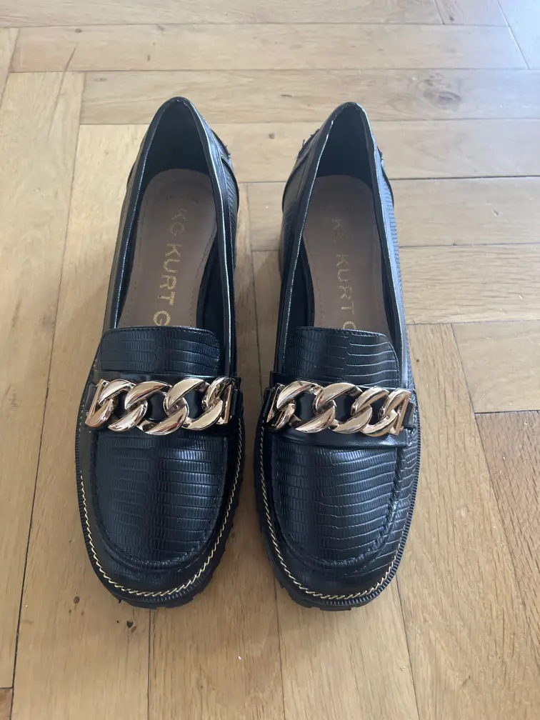 Kurt Geiger flats