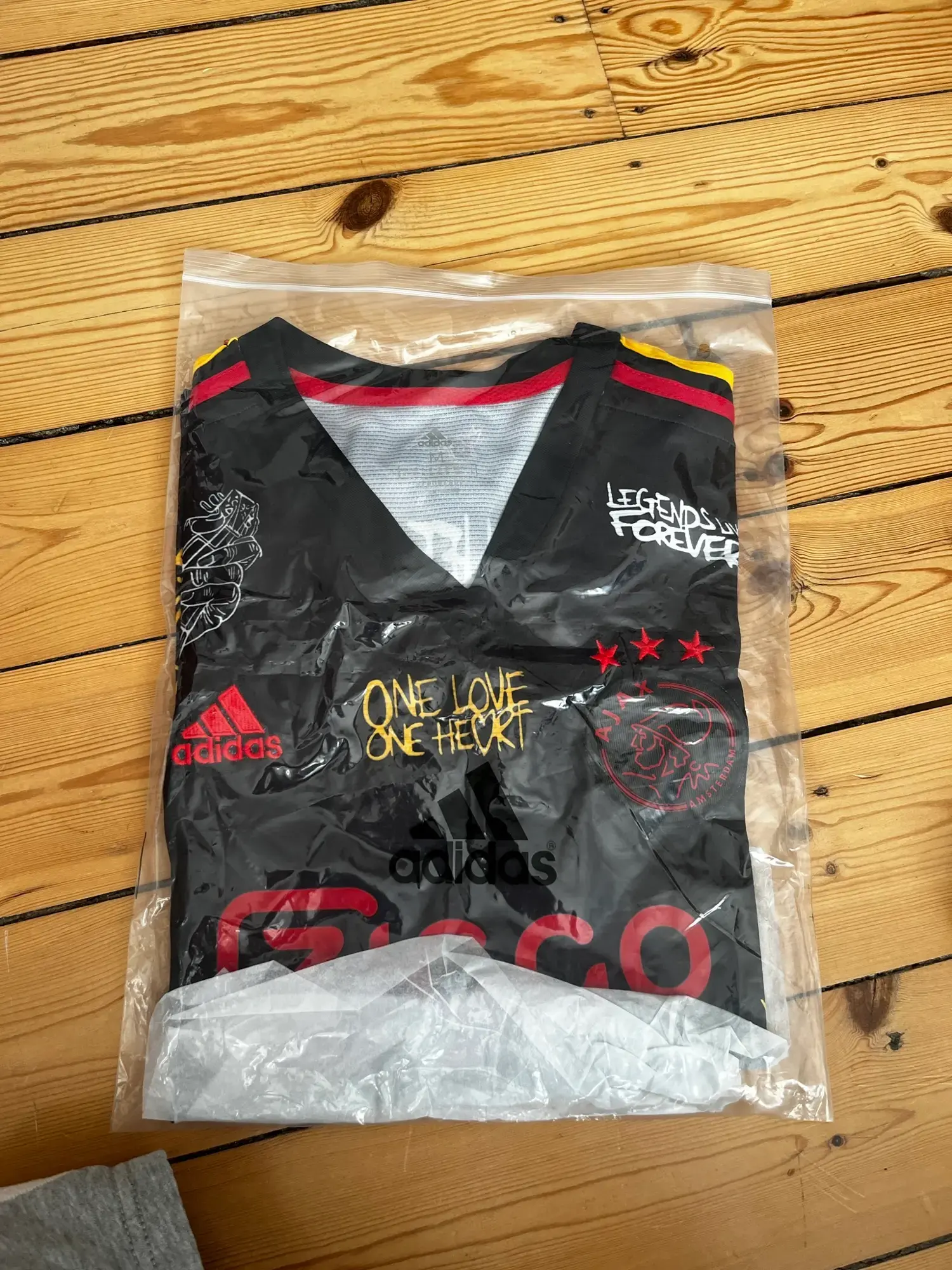 Adidas t-shirt