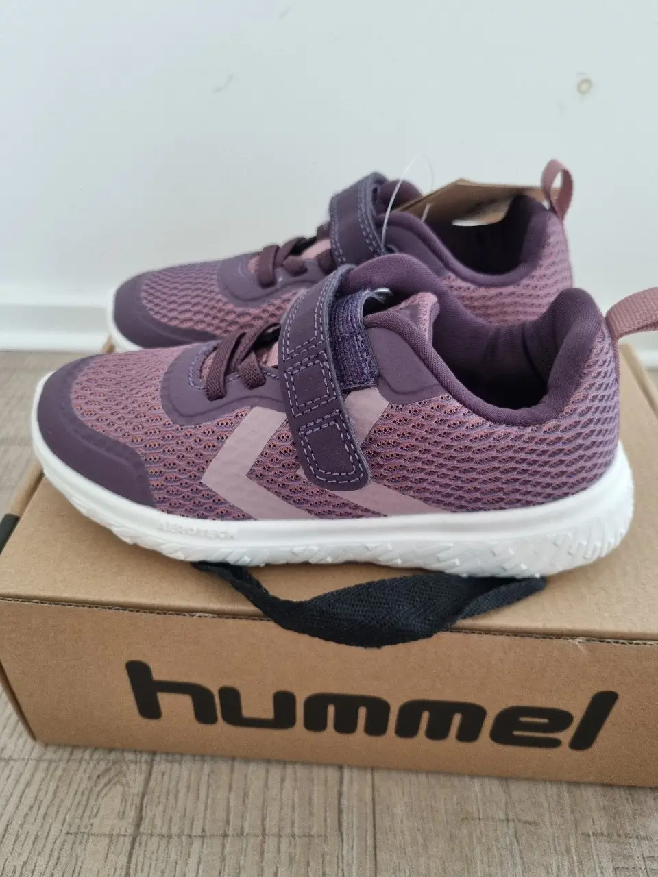 Hummel sneakers