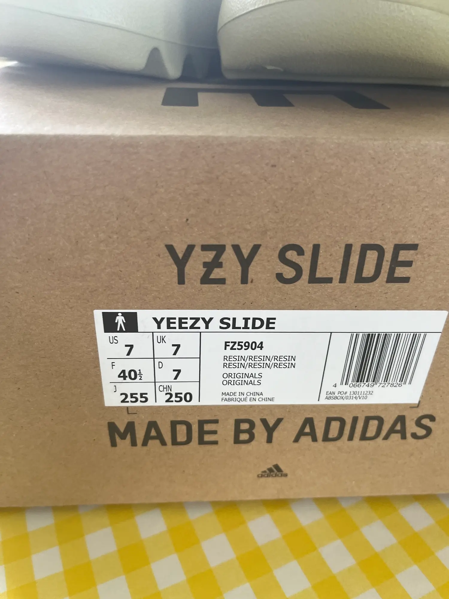 Yeezy sandaler