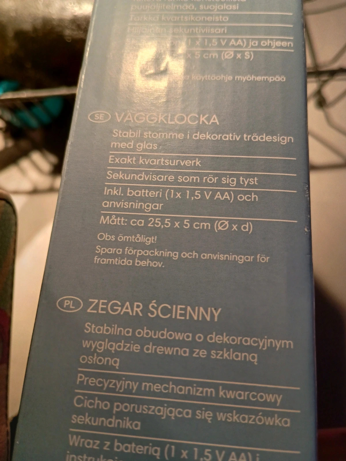 Väggklocka oandvänd legat bara i förpackning