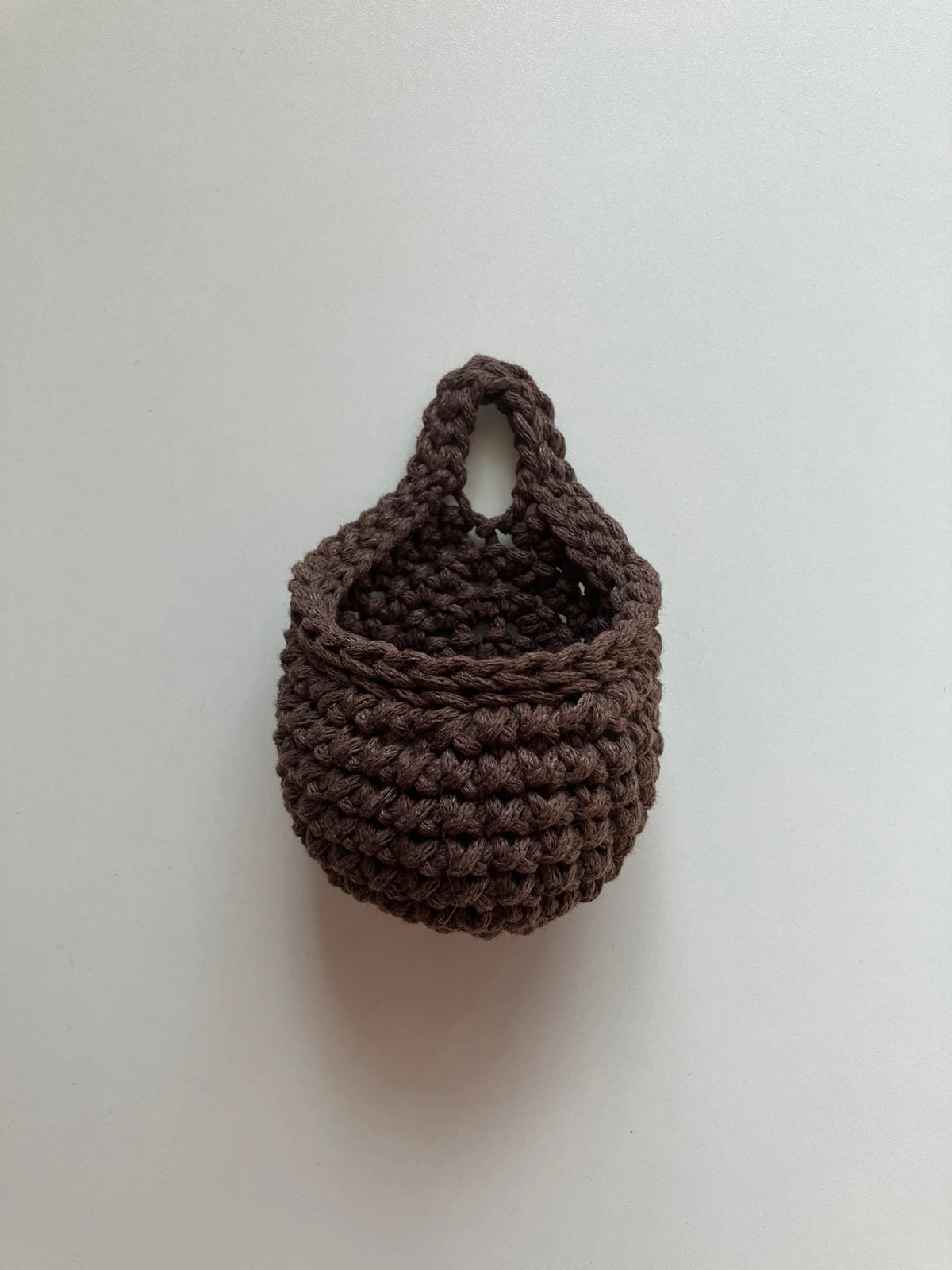 Brązowy mini koszyczek na drobiazgi handmade