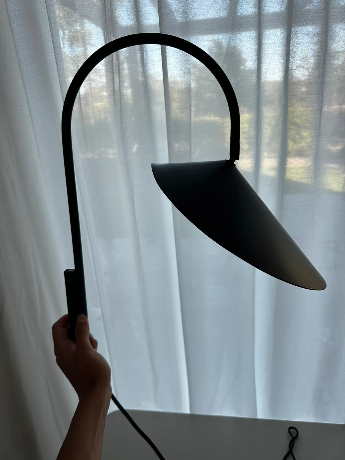 Ferm Living Arum swivel vägglampa svart