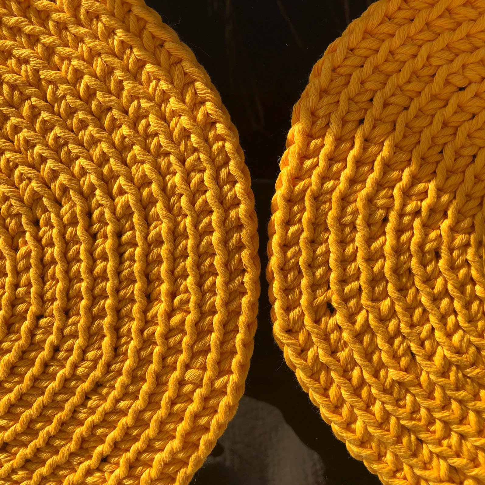 Podkładki pod talerze kubki doniczki szydełkowane bawełniane średnica - 23 cm