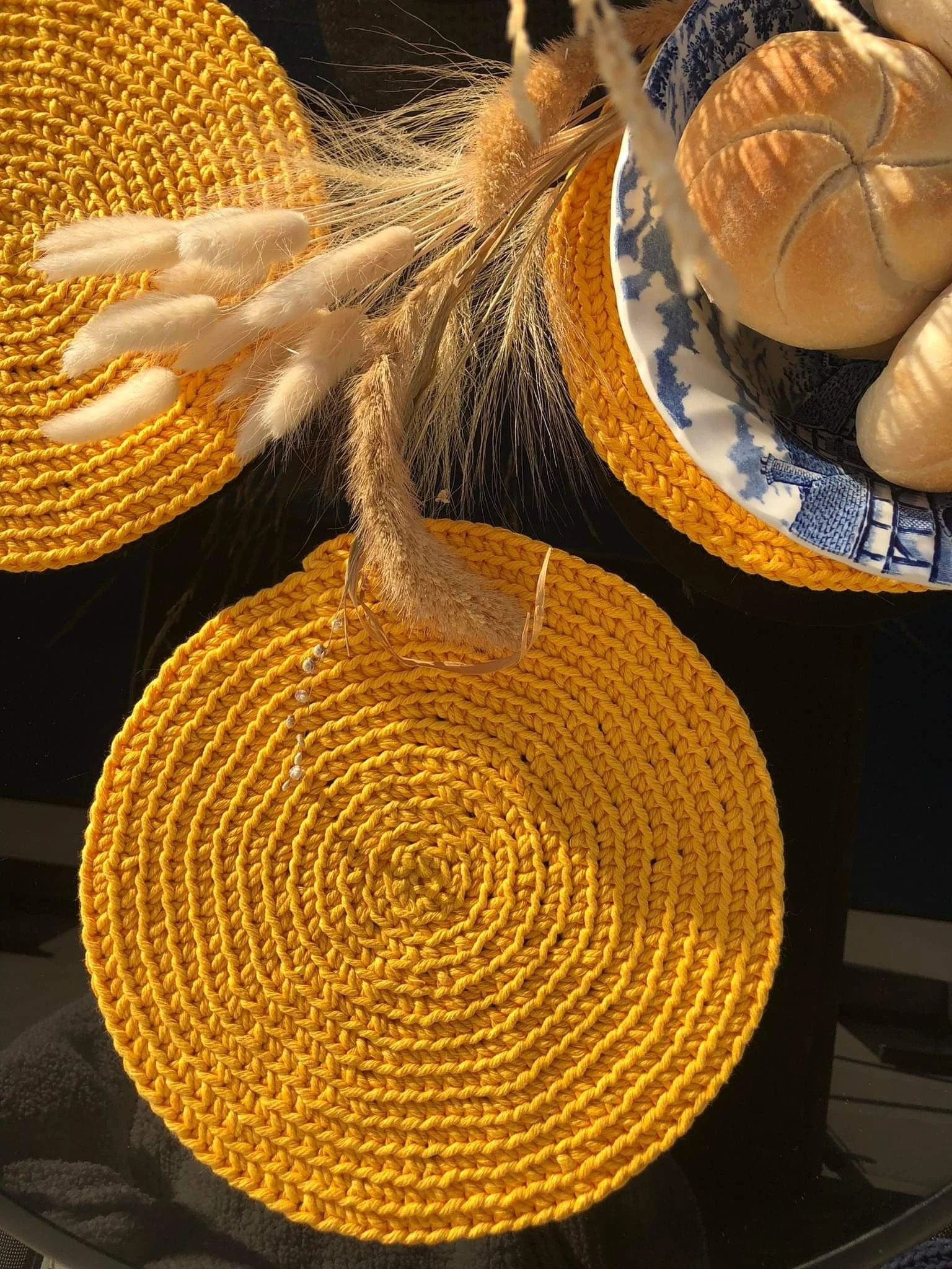 Podkładki pod talerze kubki doniczki szydełkowane bawełniane średnica - 23 cm