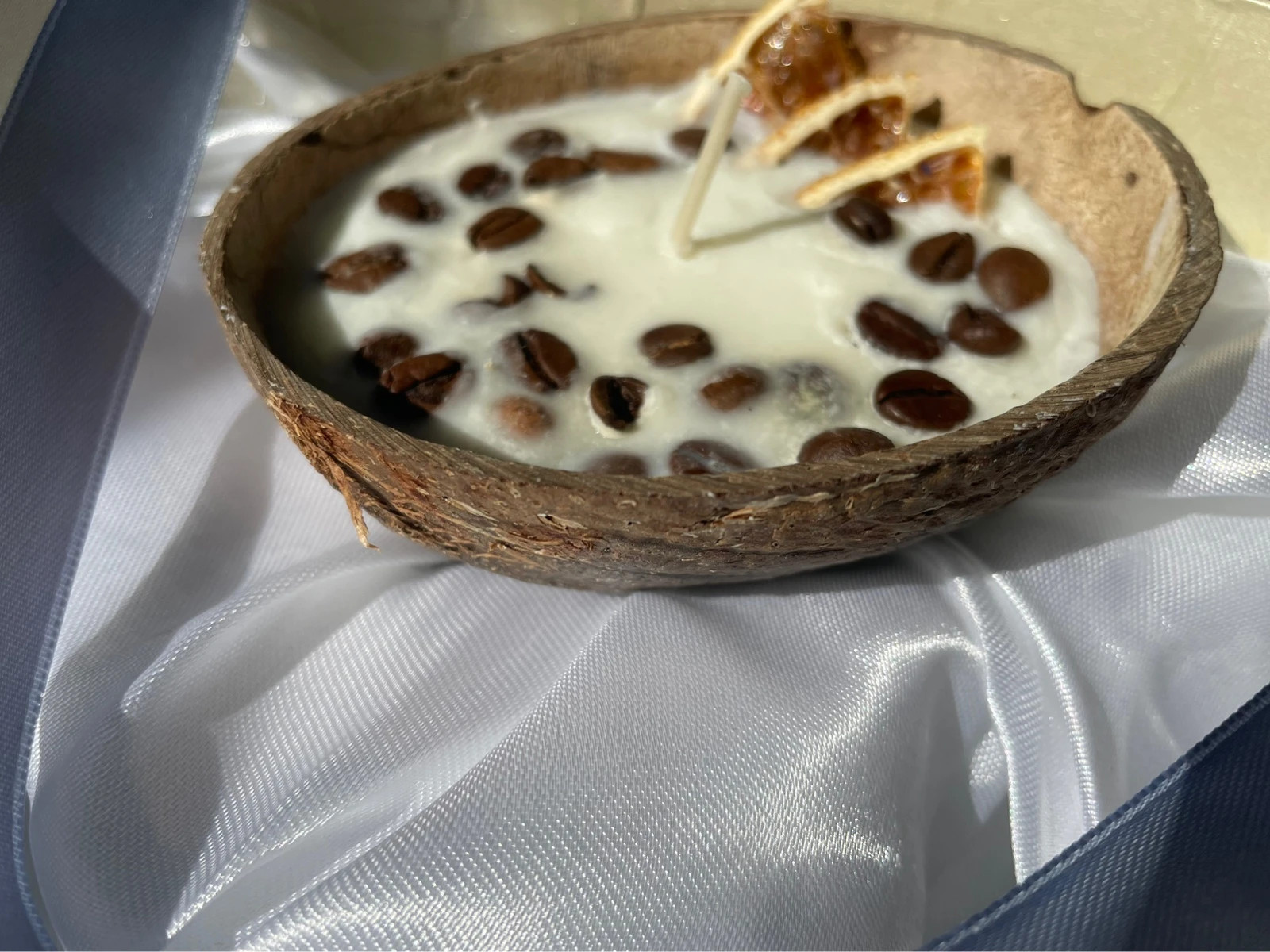 Świeca sojowa w łupinie kokosa ekologiczna wegańska