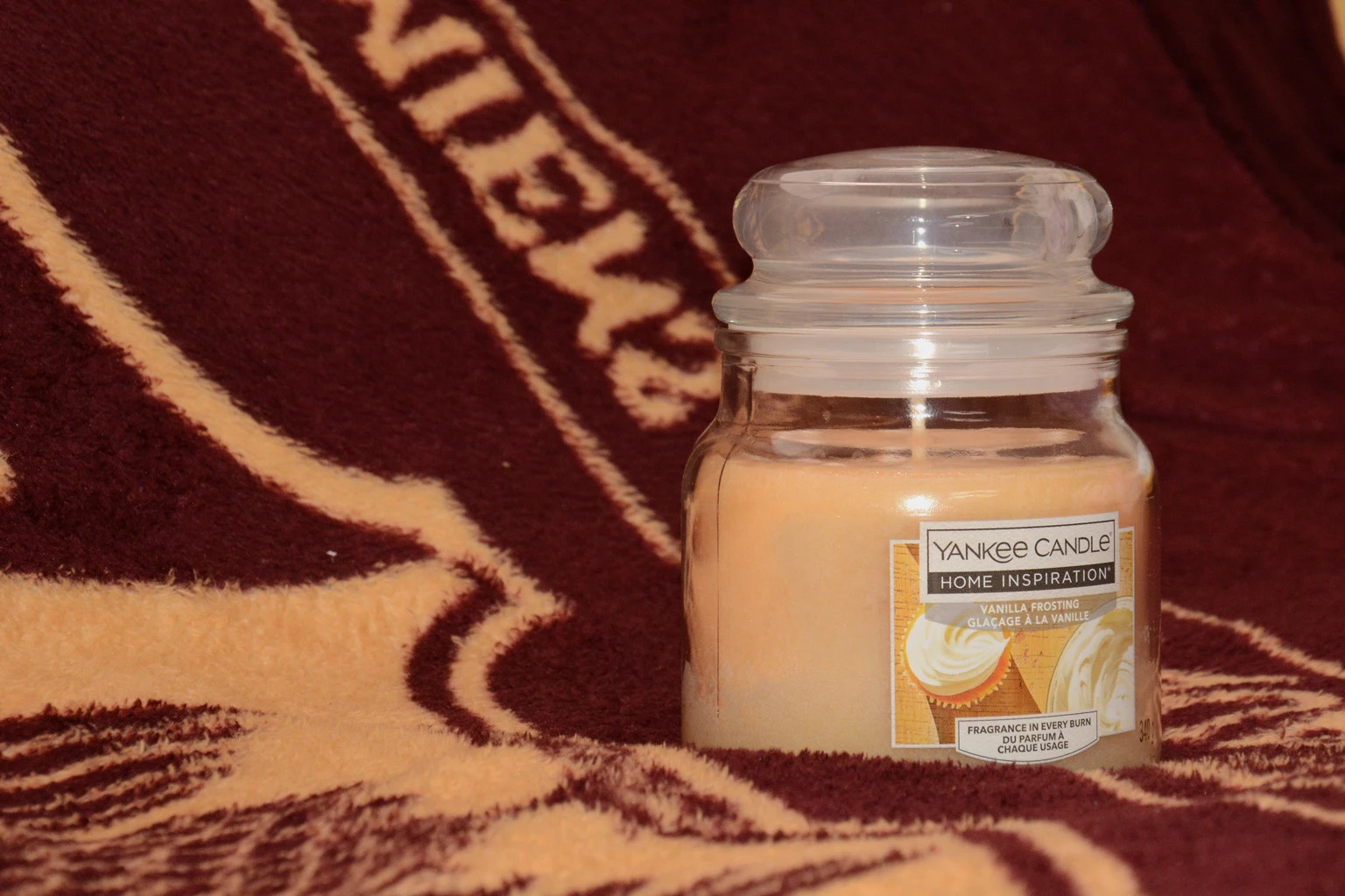 Świeczka zapachowa Yankee Candle Vanilla 340 g HIT