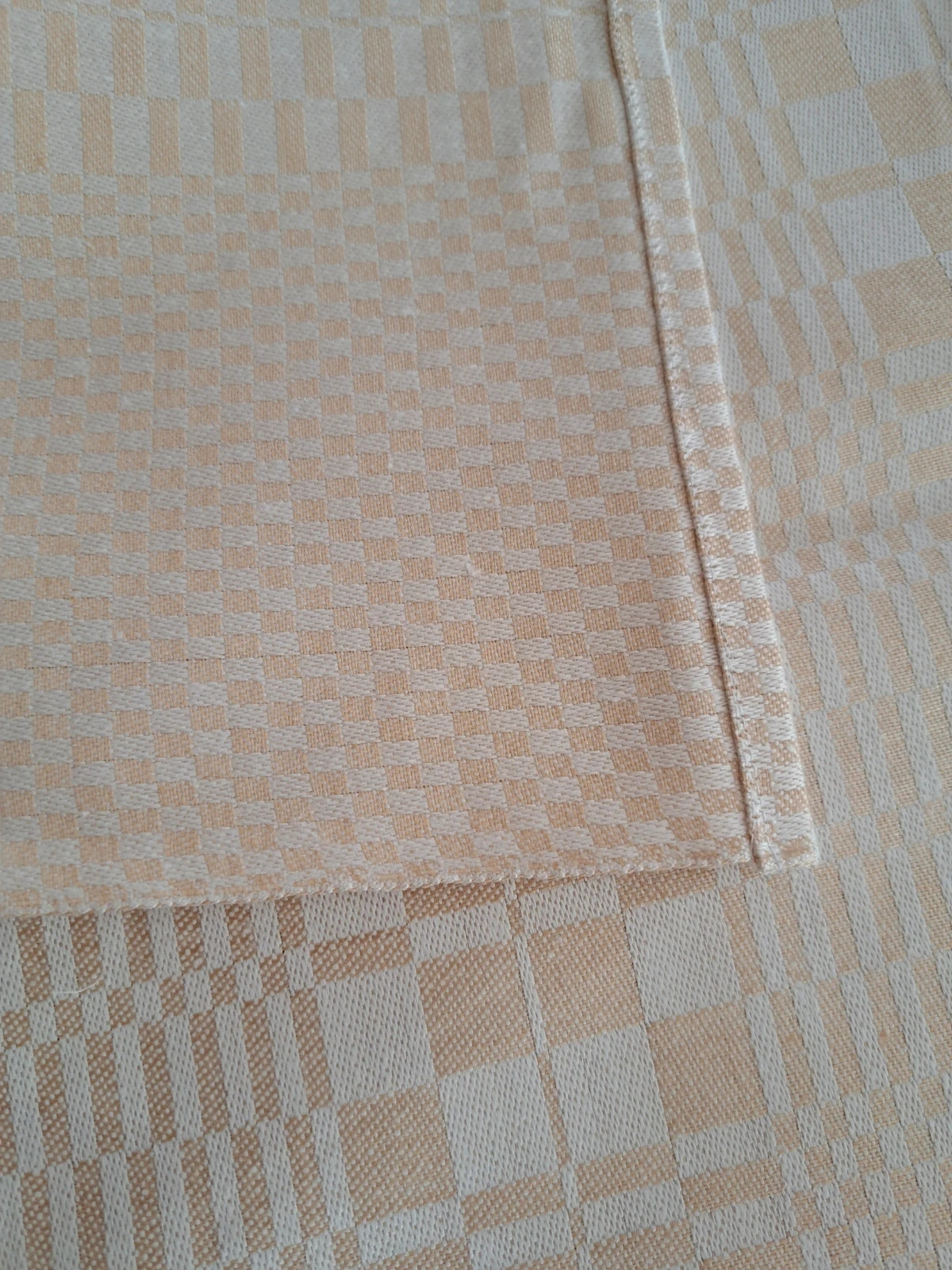 Beżowy nowy tkany obrus kwadratowy serweta 97 x 94