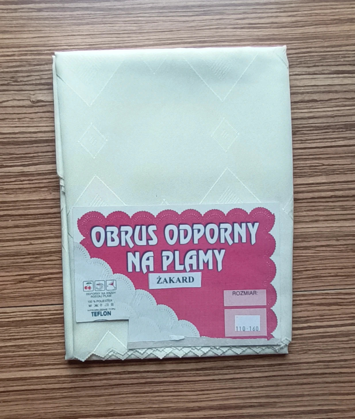 Plamoodporny żakardowy obrus 100x160