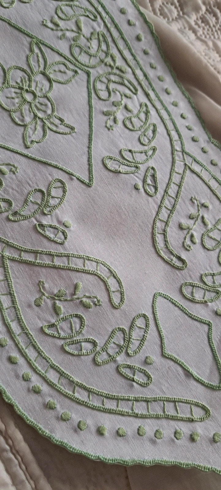 Ręcznie haftowana serweta