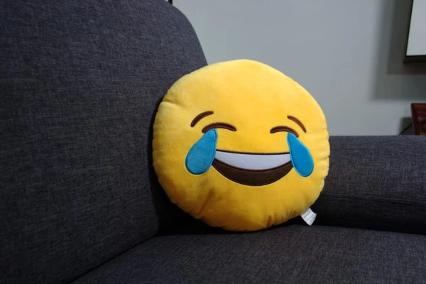 Nowa poduszka emoji łzy szczęścia